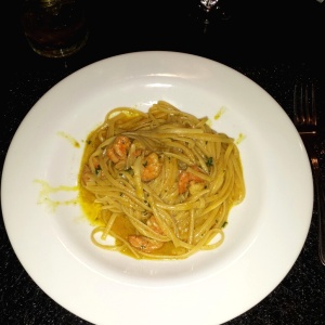 Linguini con camarones y curry 