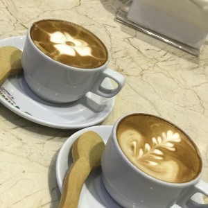 El cafe es delicioso + galleta de mantequilla