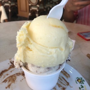 Helado de pie de parchita y stracciatela