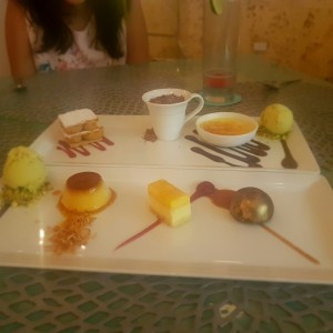 postres surtidos