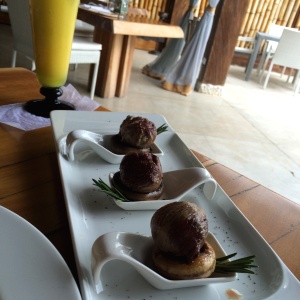 Bolitas de res rellenas de mozarella