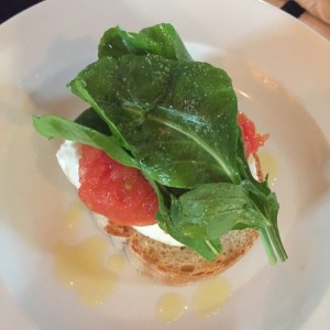 mozarella bar - tomate y rugula