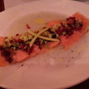 Salmón con pimienta rosada