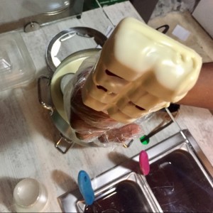Mora con cubierta con chocolate blanco 