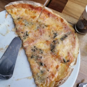 Pizza cuatro quesos