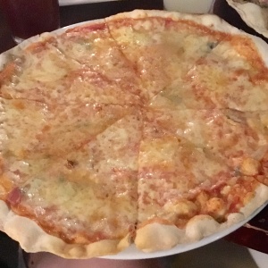 Pizza quattro formaggi