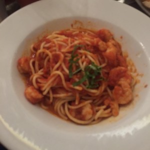 spagetti de camarones con salsa pomodoro