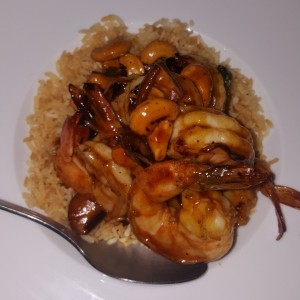 Langostinos con arroz crocante