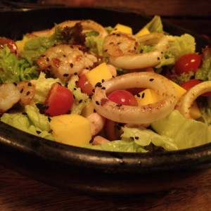 Ensalada con mariscos.
