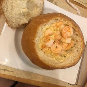 Pannku de camarones al ajillo