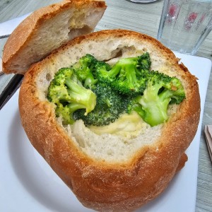 Pollo, brócoli y queso en Pane Cook