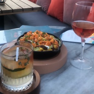 Nachos de jaiba y camaron