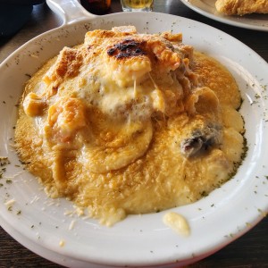 Pesca del día en salsa marinera gratinada.