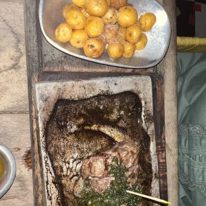 Carne a la plancha con papines