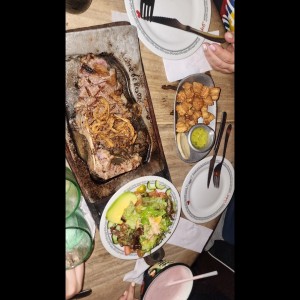 Chuletón  y chicharrones 