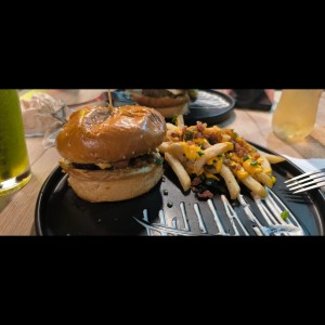 Burguer Sweet + papas atrium