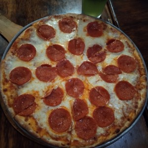 pizza mediana de pepperoni 