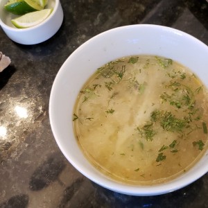 sopa de pescado cortesia