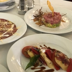 carpaccio, napoleon y tuna tartar