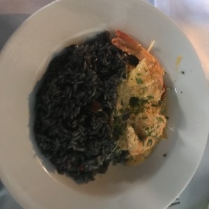 Arroz negro con langostinos