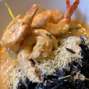 Arroz negro con camarones
