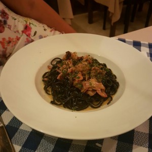 carbonara en pasta tinta de calamar