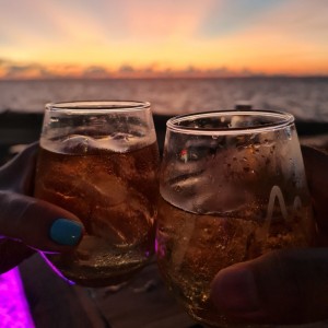 Un brindis al atardecer