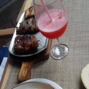 Tres carnes y ensalada