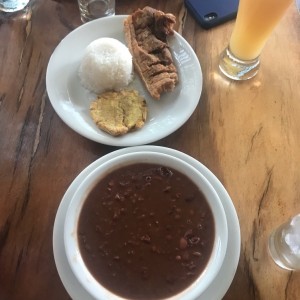 frijoles con chicharron