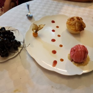 flan de coco con helado de corozo