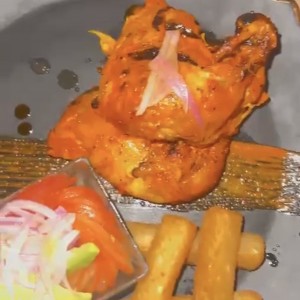 Medio pollo a la parrila con Yuca frita