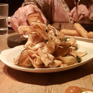 berenjena frita con garbanzo y miel