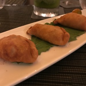 Empamadas rellenas con langostino