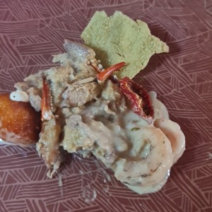 Camarones, cangrejo y Cayeye al ajillo